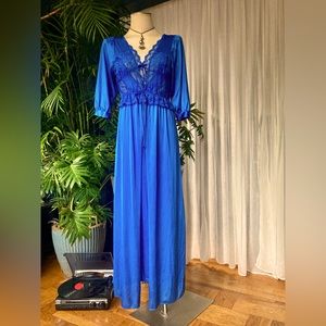 Gorgeous cobalt blue Two piece négligée by Sears